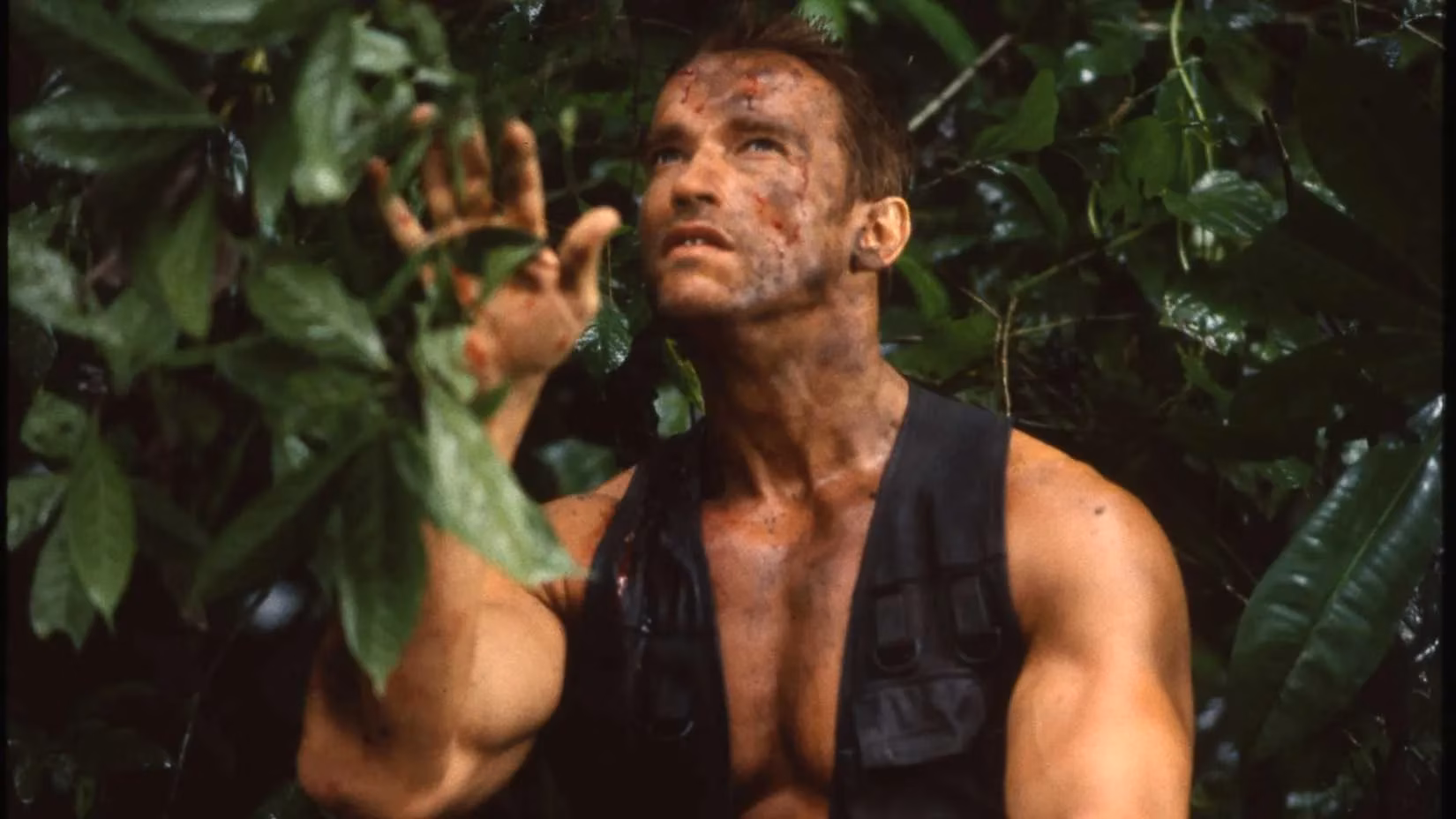 dek-s-wild-survival-scene-in-predator-badlands-is-a-perfect-nod-to-dutch-s-iconic-moment-image-1