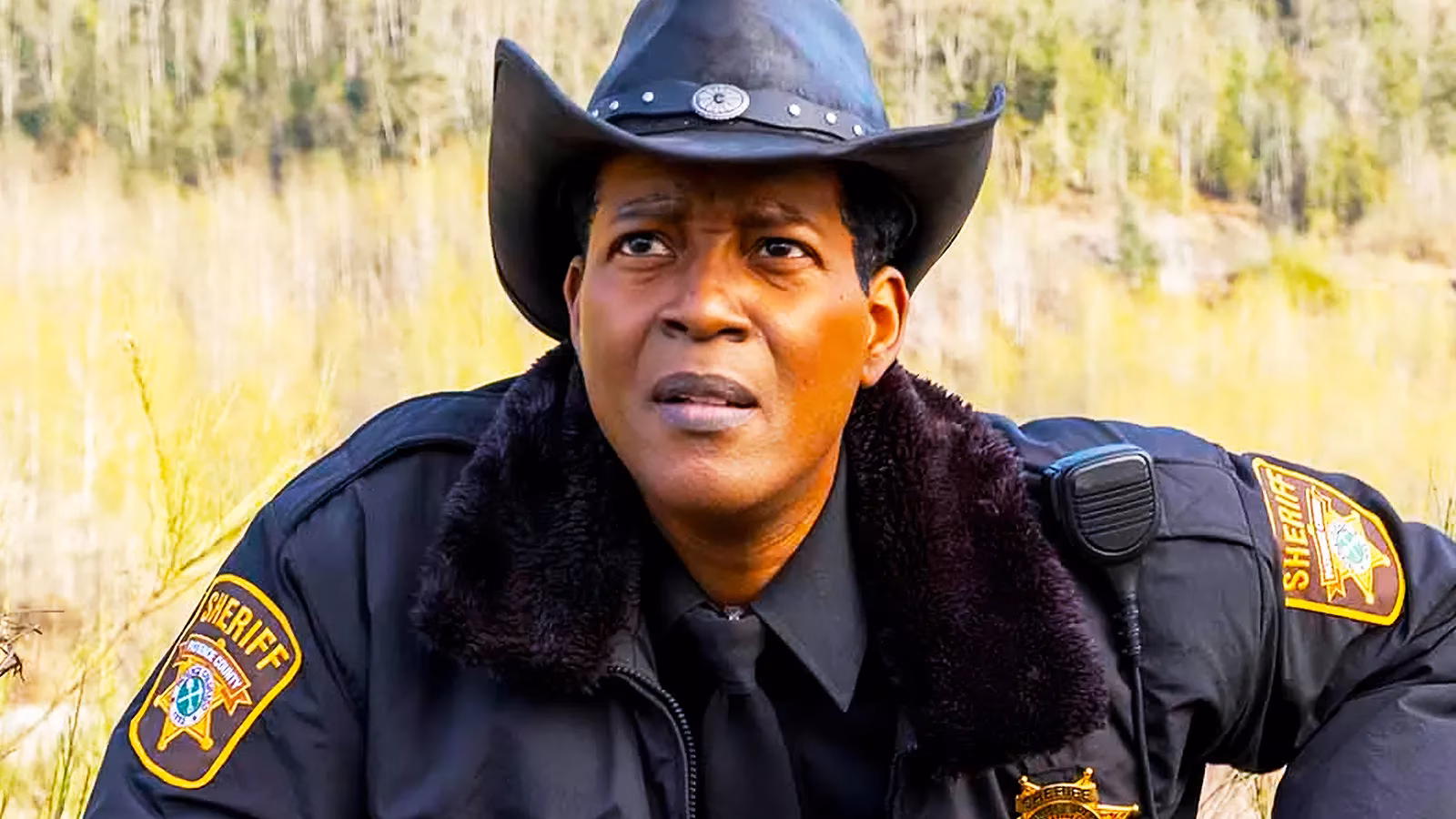 resident-alien-season-4-premiere-forces-sheriff-mike-to-confront-his-biggest-flaw-image-0